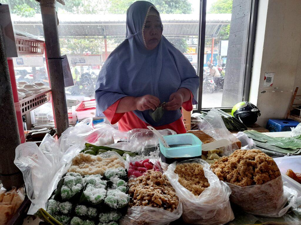 Tahu Gejrot Brebes: Sensasi Pedas Gurih yang Menaklukkan Dunia Maya